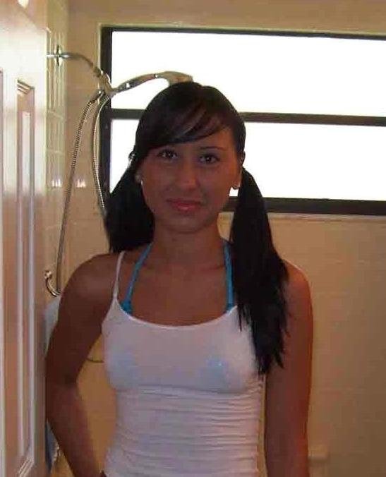 LinaBomba aus Basel-Landschaft,Schweiz