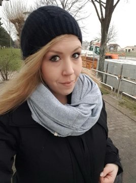 BlondeGeileMaus aus Zug,Schweiz